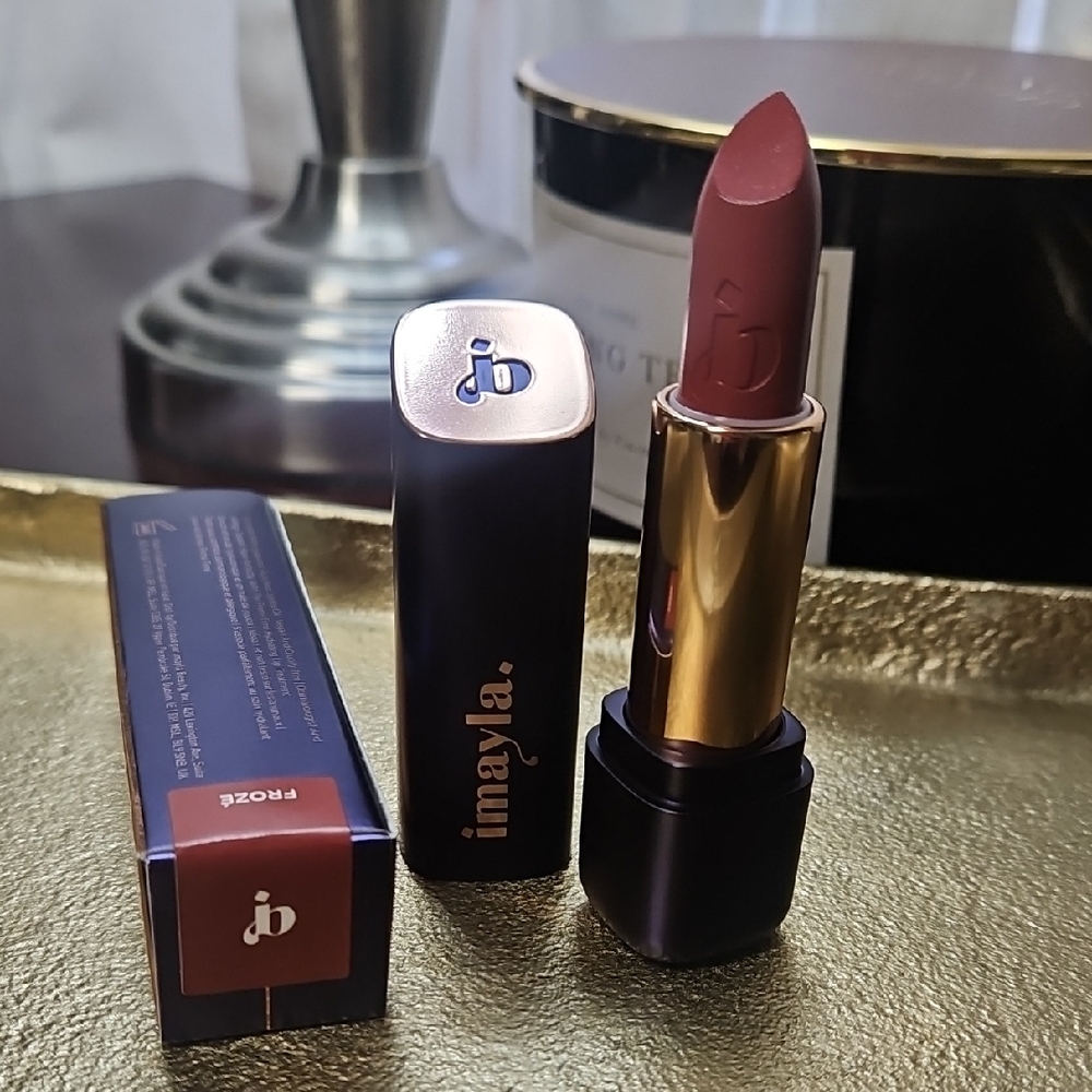 Imayla Frozé Lipstick with Gold Accent